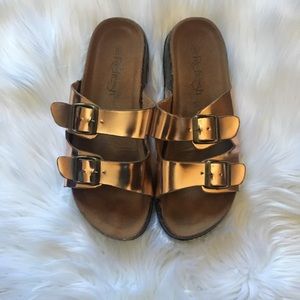 Rose gold sandals by Refresh